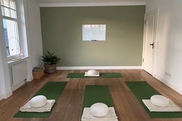 Yoga: Yogaraum für max. 6 Teilnehmer. Anke Lindermann
Herz über Kopf. Yoga für deine Balance. - Anke Lindermann