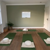 Yogakurs - Yogaraum für max. 6 Teilnehmer. Anke Lindermann
Herz über Kopf. Yoga für deine Balance. - Anke Lindermann