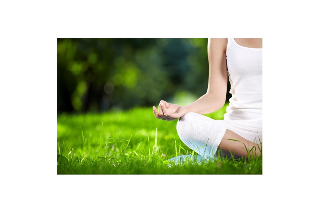 Yoga: https://scontent.xx.fbcdn.net/hphotos-xaf1/t31.0-8/s720x720/860168_507556199287968_1180534067_o.jpg - Living Balance YOGA