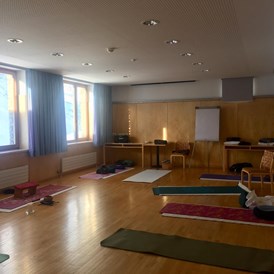 Yoga: Seminarraum im Hotel Silvretta (Wochenendseminar Bielerhöhe) - Yoga erLeben  BYO/BDY/EYU