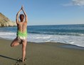 Yoga: https://scontent.xx.fbcdn.net/hphotos-xlf1/t31.0-8/q86/s720x720/11856364_1664061933826104_8185899936263321128_o.jpg - Irene4yoga
