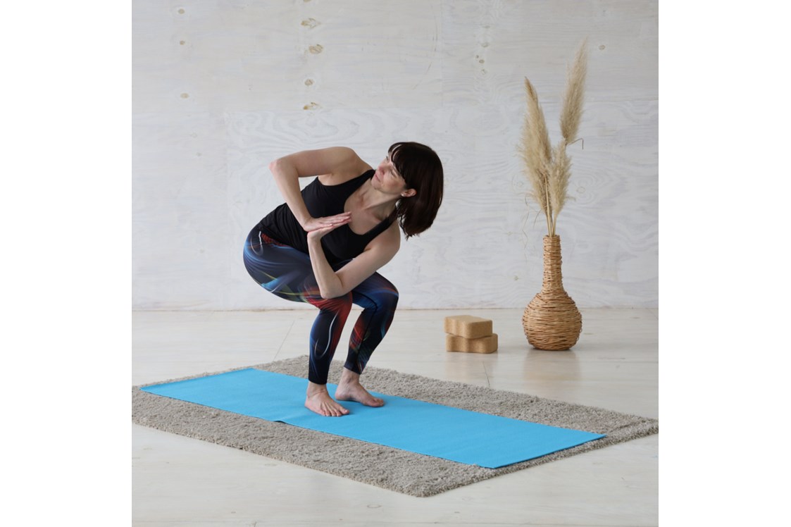 Yoga: Yoga-Stuhl mit Twist - Yoga bei HANSinForm - Nadine Hans