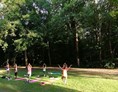 Yoga: Bei schönem Wetter genießen wir unsere Yogaeinheiten ungestört und mit Vogelgezwitscher, inmitten der schönen Parthenaue. - Yoga Zauber Leipzig
