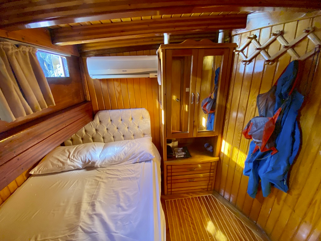 Yogaevent: Kabinen-Ansicht innen, meist wird auf Deck geschlafen - Schiff Yoga Urlaub Türkei 2022